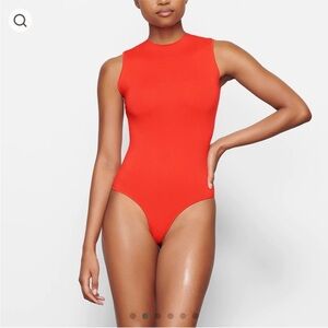 Skims Essential Crew Neck Sleeveless Bodysuit